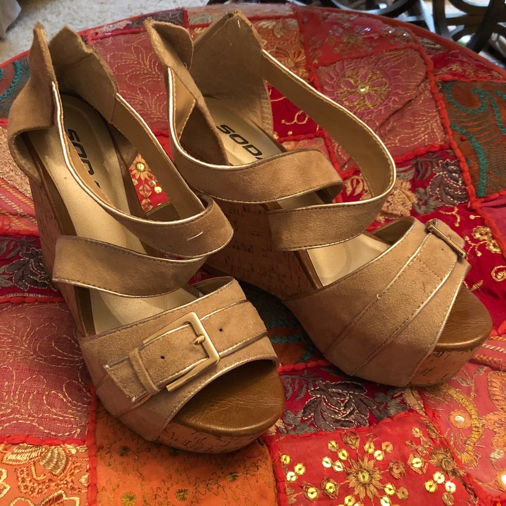 Tan feaux suede wedge